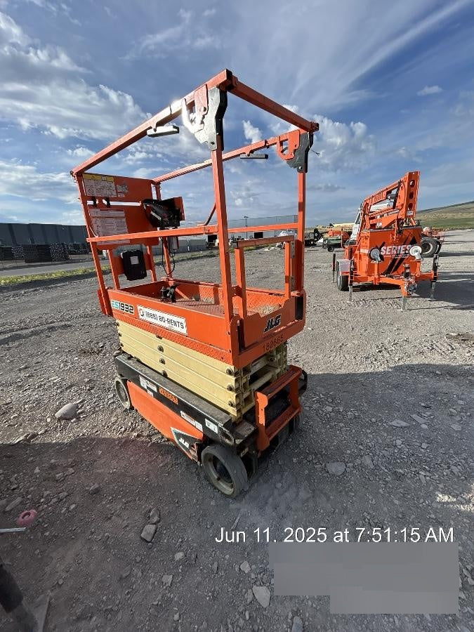 2021 JLG ES1932
