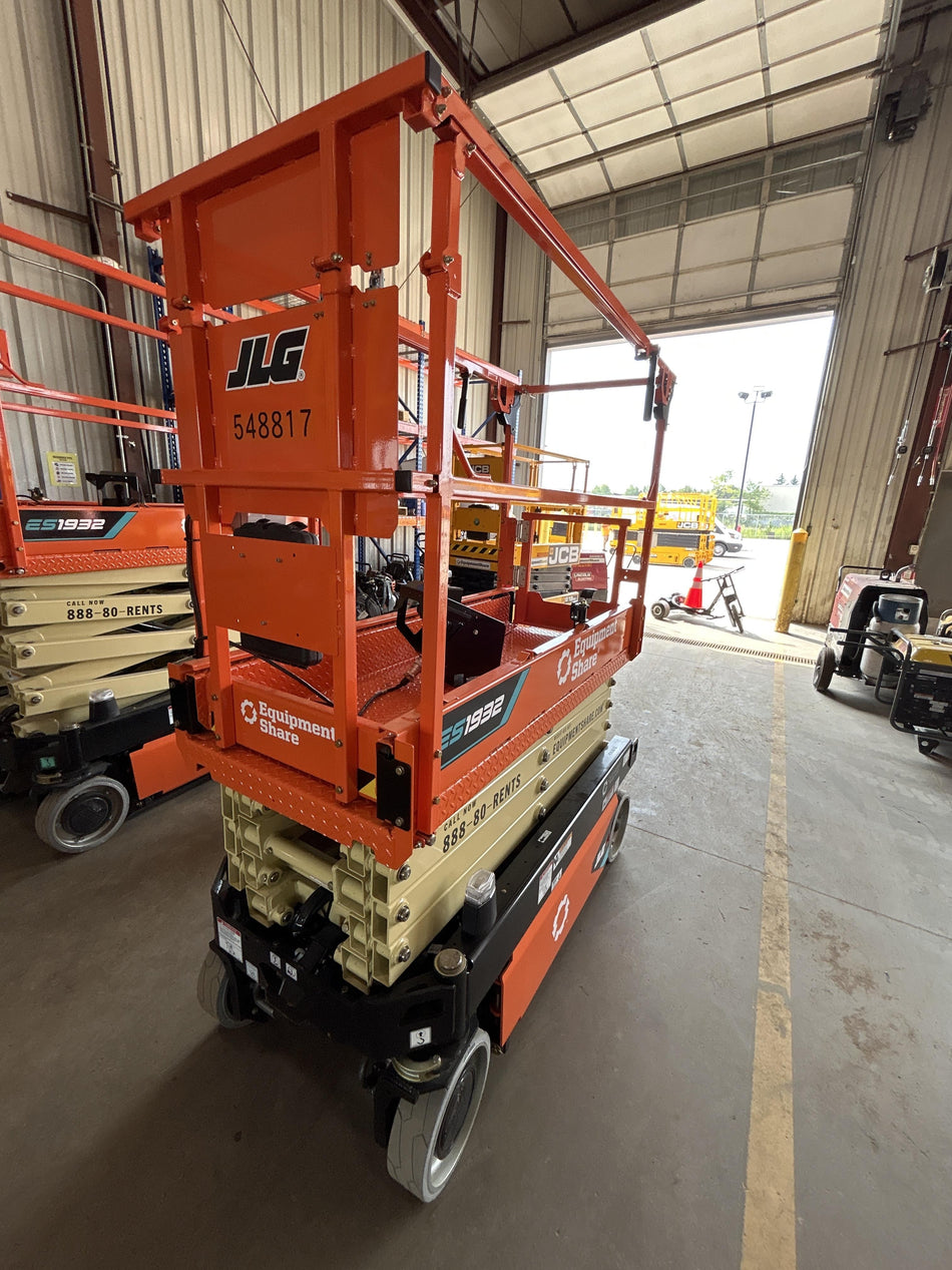 2025 JLG ES1932