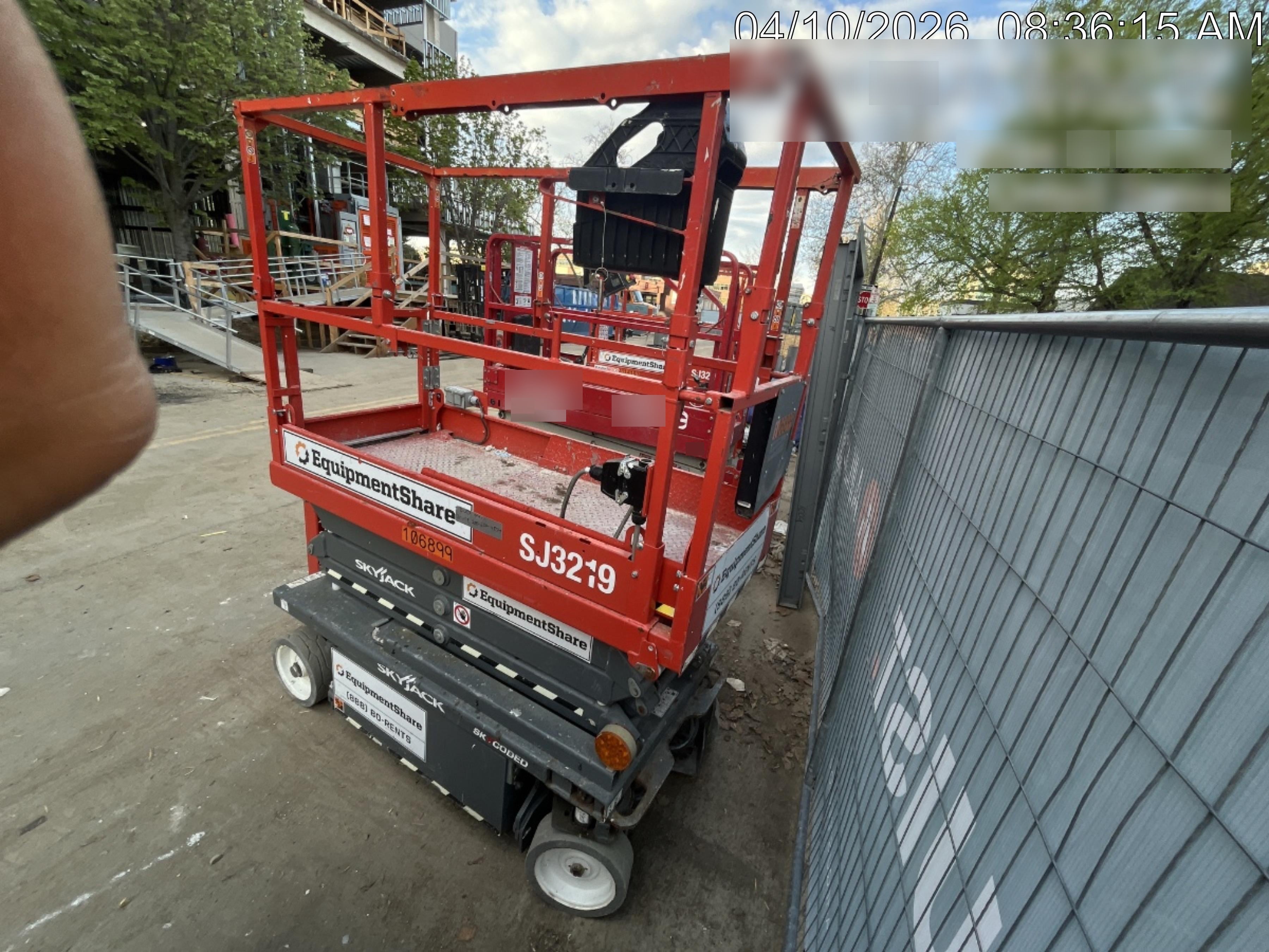 2020 Skyjack SJIII-3219 Solid NM Tires, Half height spring hinged entry gate, Dual Beacons, 800W Inverter