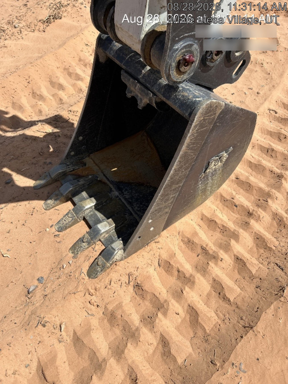 2025 TAKEUCHI 24" Bucket Takeuchi