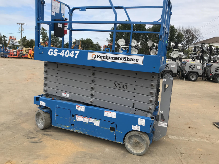 2019 Genie GS-4047 Folding rails with half height swing gate