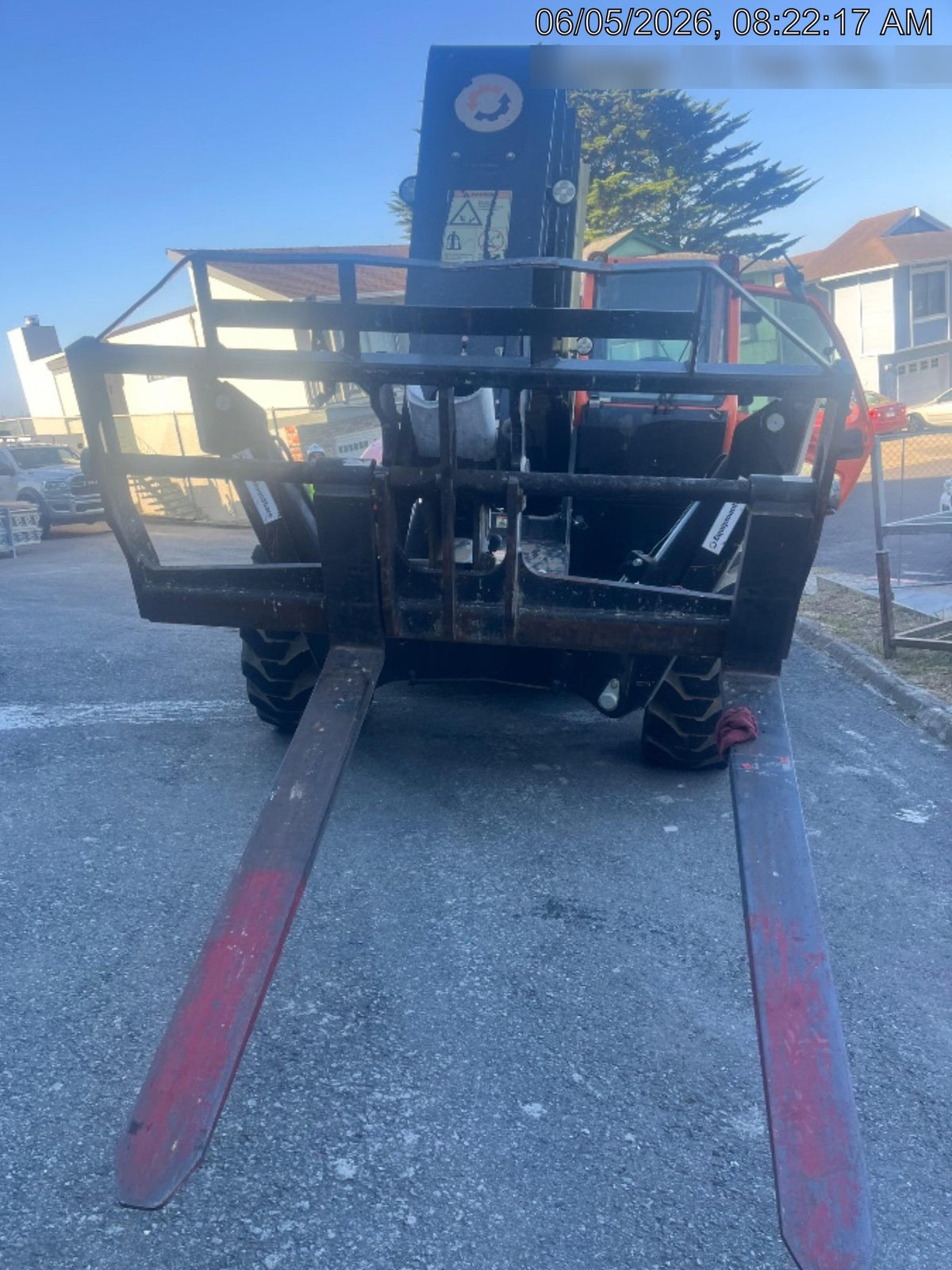 2021 JLG 1075