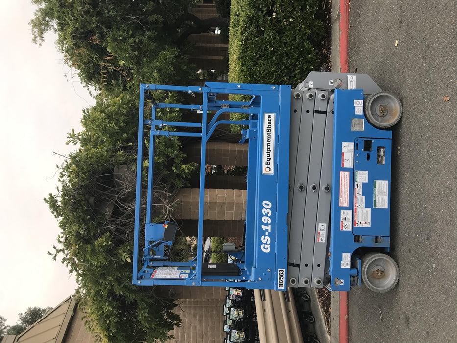 2020 Genie GS-1930 Solid Non Marking Tires, Beacon, Folding rails with half height swing gate, 800W Inverter