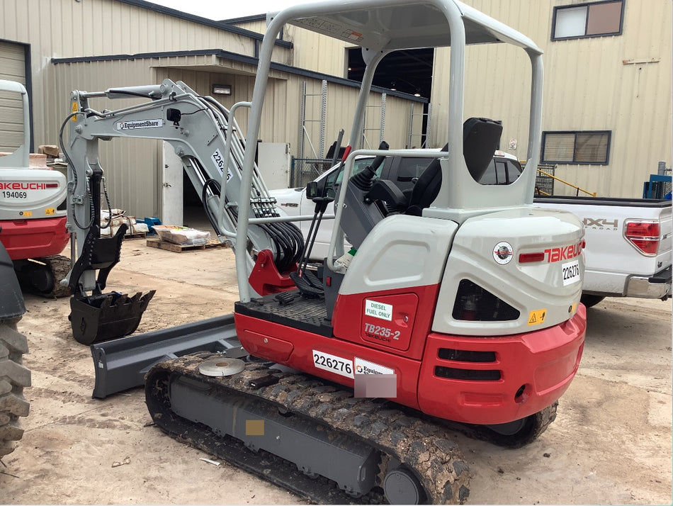 2022 TAKEUCHI TB235-2R