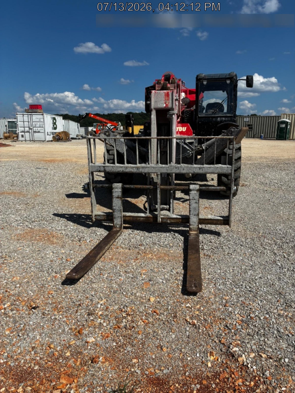 2022 JLG 1075