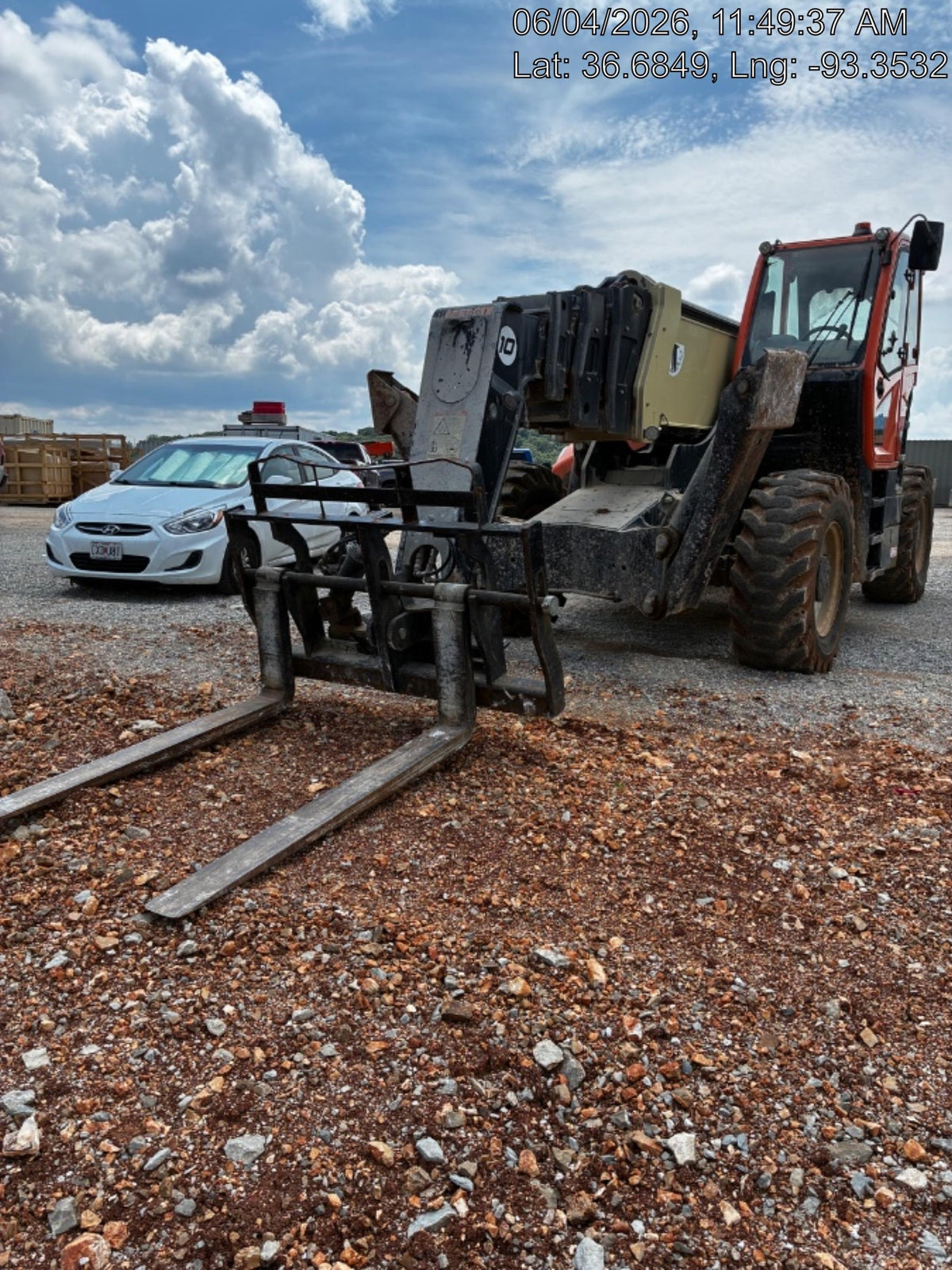 2022 JLG 1075