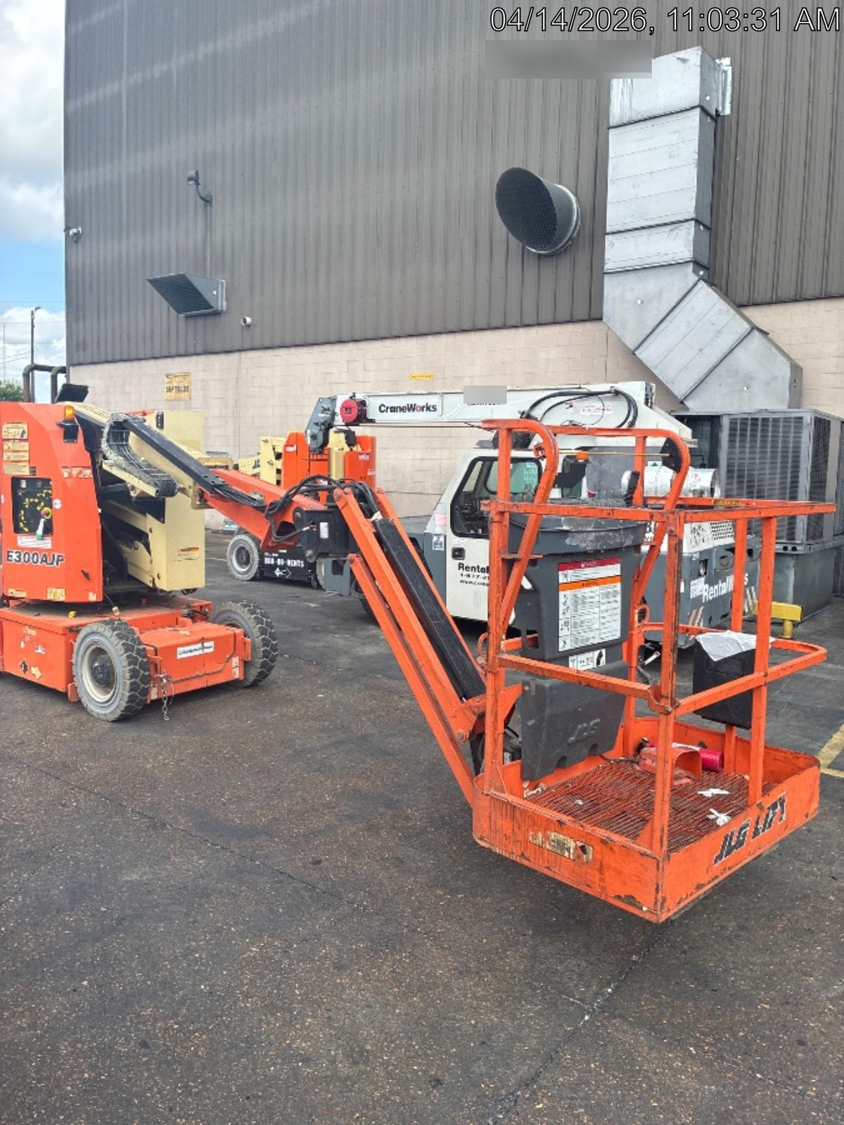 2019 JLG E300AJP