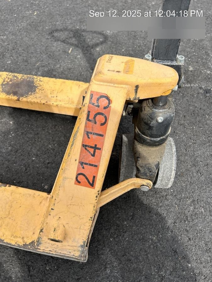 2022 CROWN 5,500lb Manual Pallet Jack - Crown