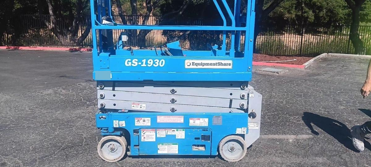 2019 Genie GS-1930 Half Height Swing Gate, 800W Inverter