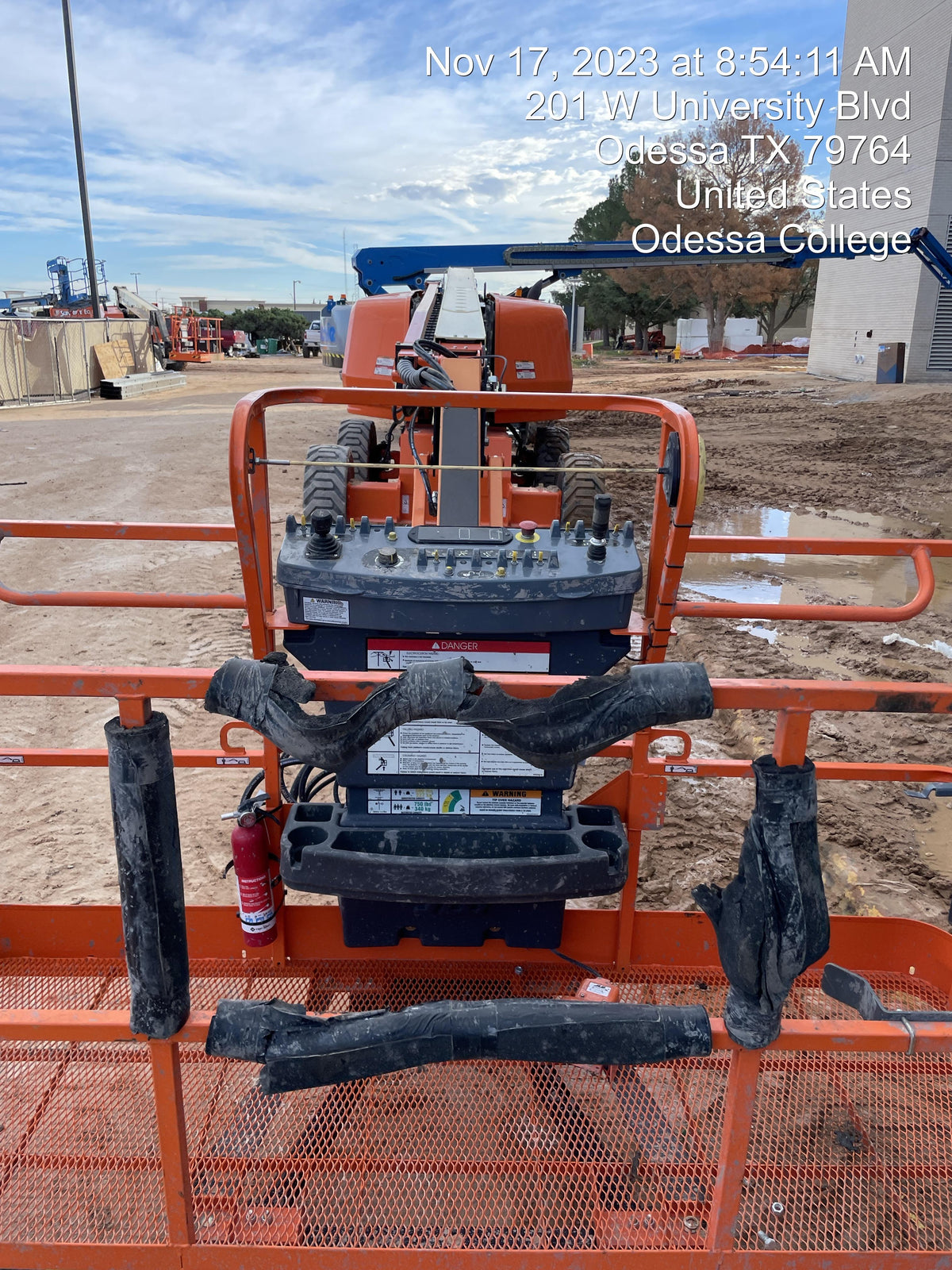 2022 JLG 660SJ