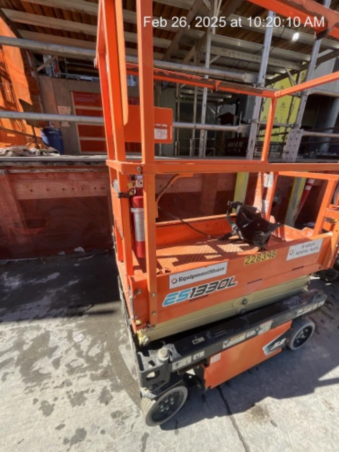 2022 JLG ES1330L