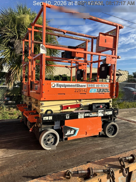 2022 JLG ES1330L