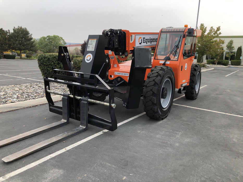 2020 Skytrak 10054 Cab/Heat/Air, Solid Tires, Work Lights, Beacon, Aux Hydraulics, Back up Alarm, Lifting Eye, ES Decals