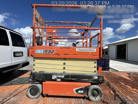 2022 JLG ES1932