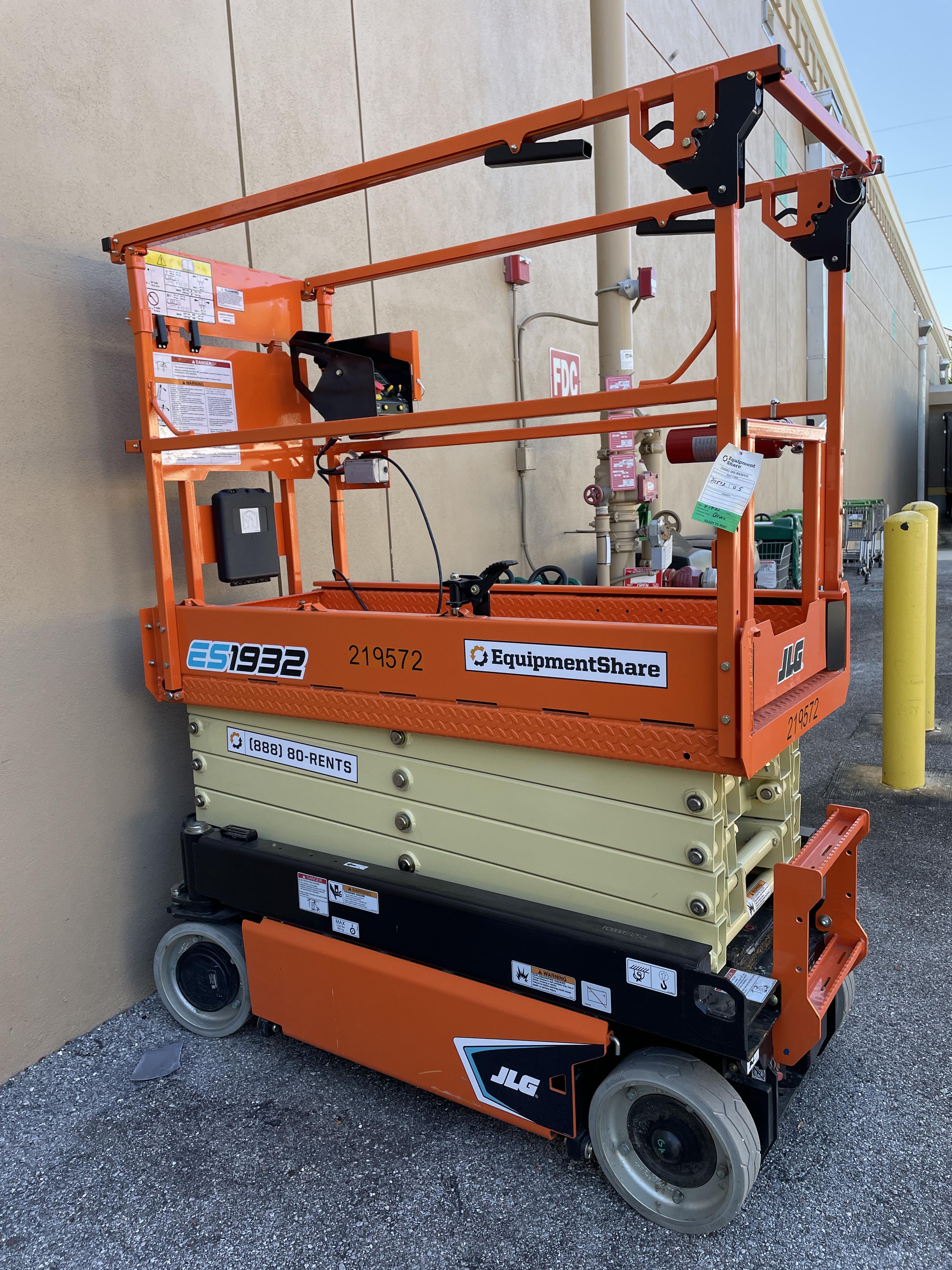 2022 JLG ES1932