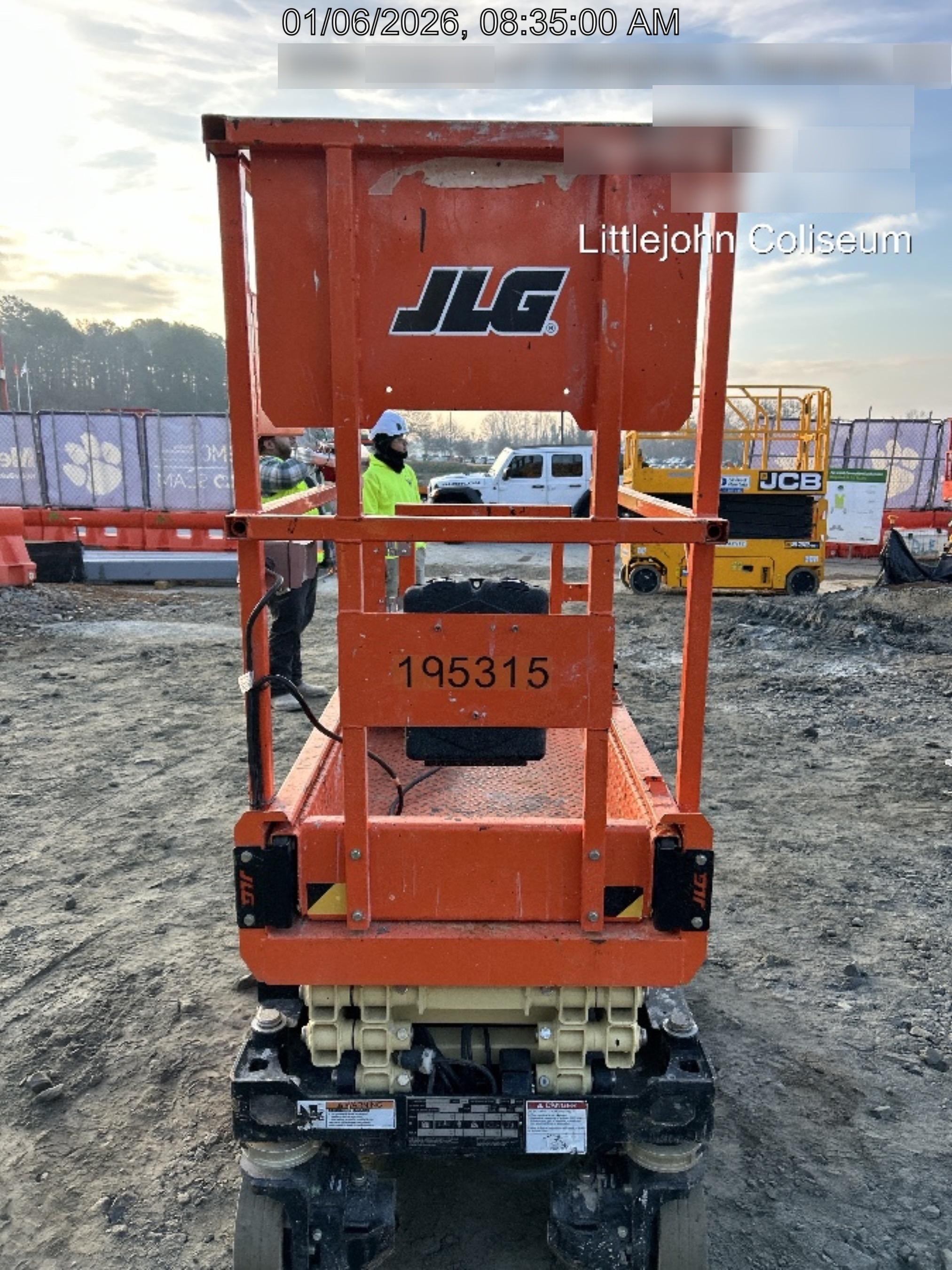 2021 JLG ES1330L