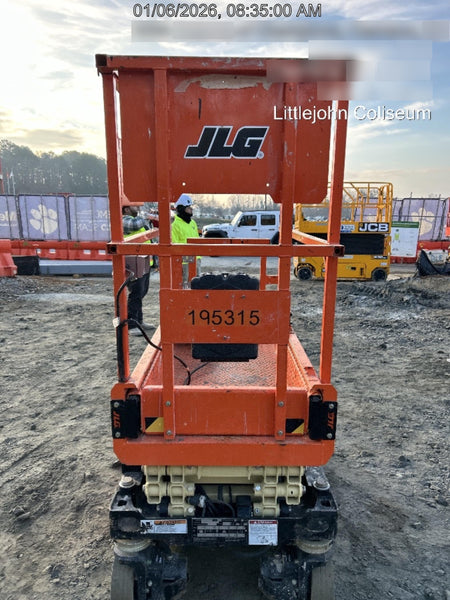 2021 JLG ES1330L