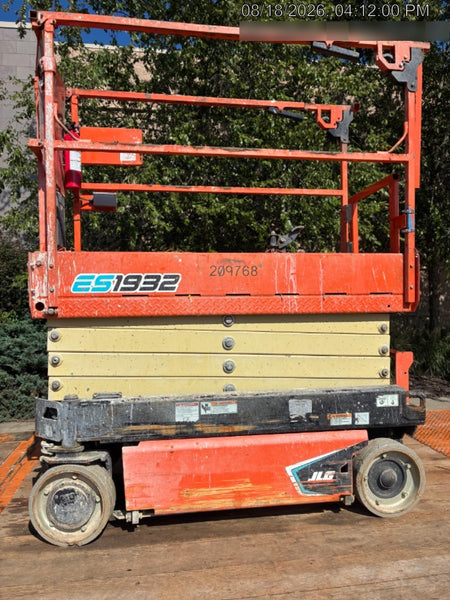 2022 JLG ES1932