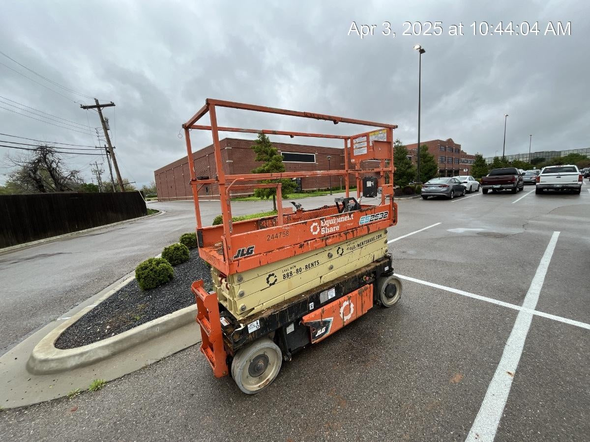 2022 JLG ES2632