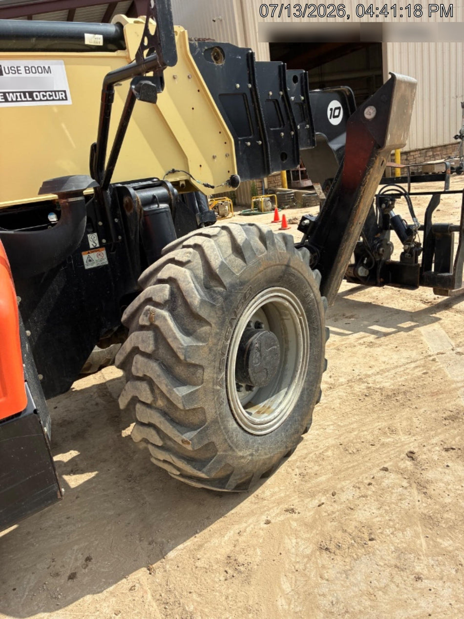 2022 JLG 1075
