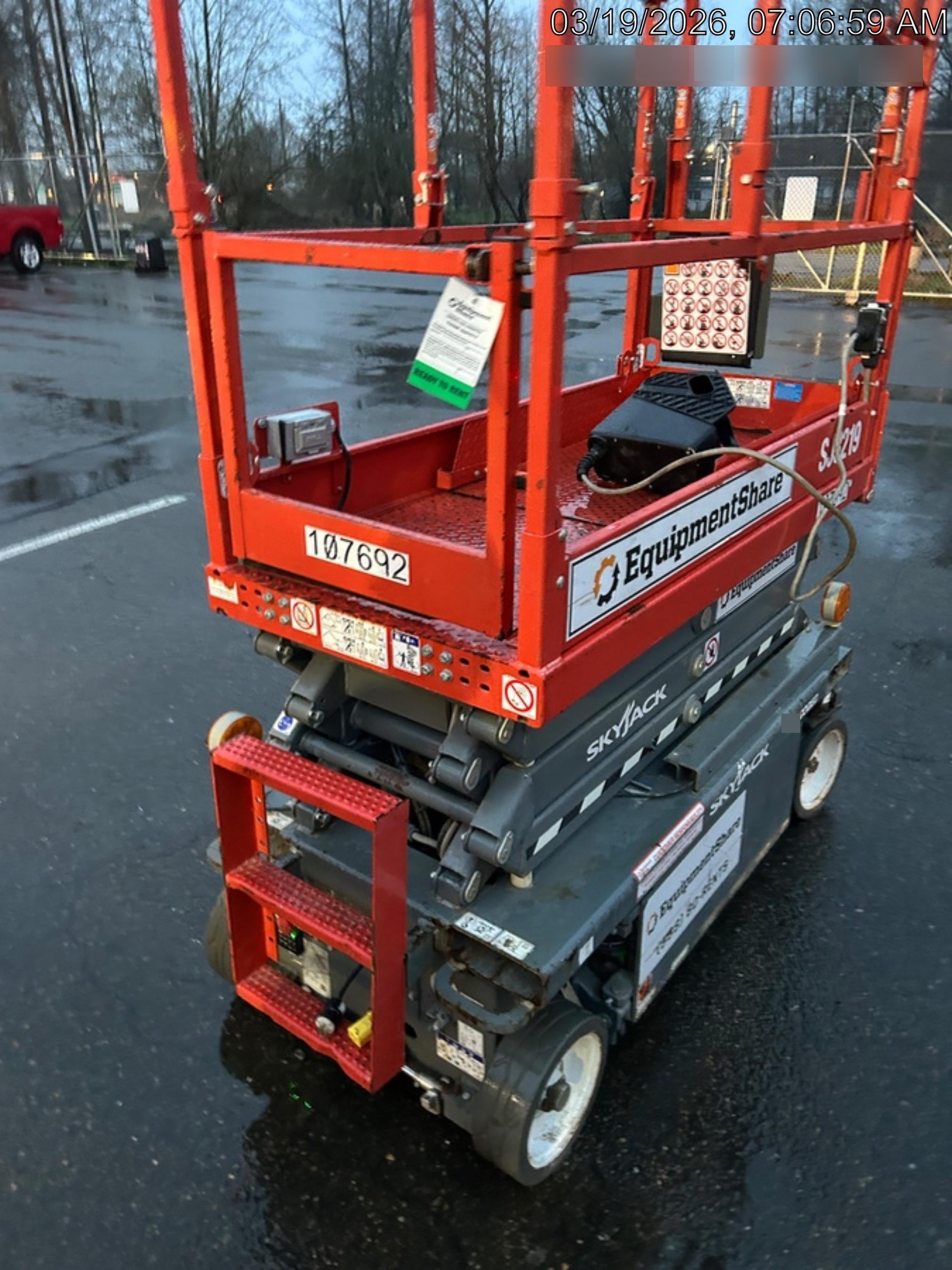 2020 Skyjack SJIII-3219 Solid NM Tires, Half height spring hinged entry gate, Dual Beacons, 800W Inverter