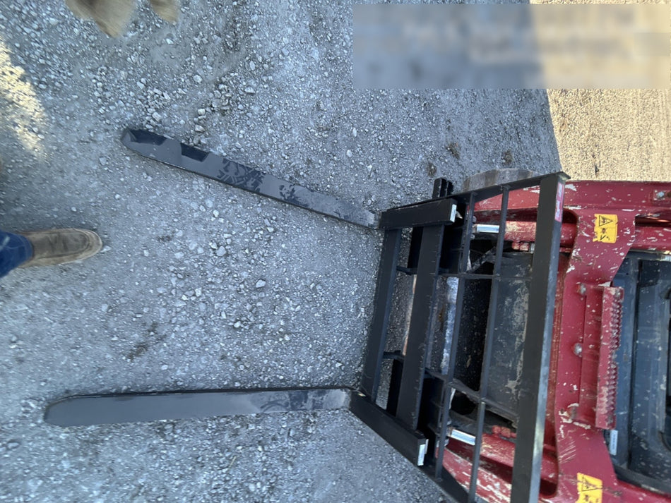 2025 ARROW MATERIAL HANDLING 48" Pallet Forks - Arrow
