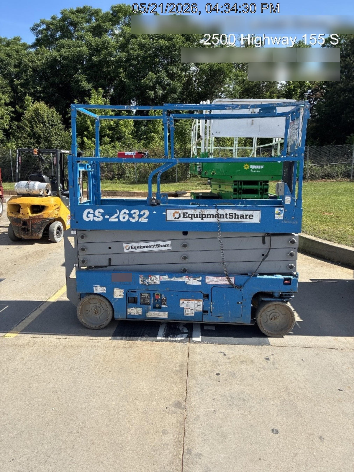 2019 Genie GS-2632 Folding rails with half height swing gate
