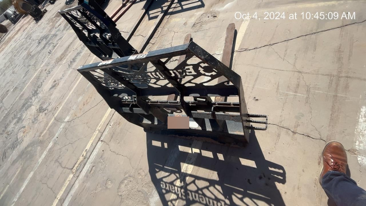 2021 PALADIN 48" Pallet Forks - Paladin