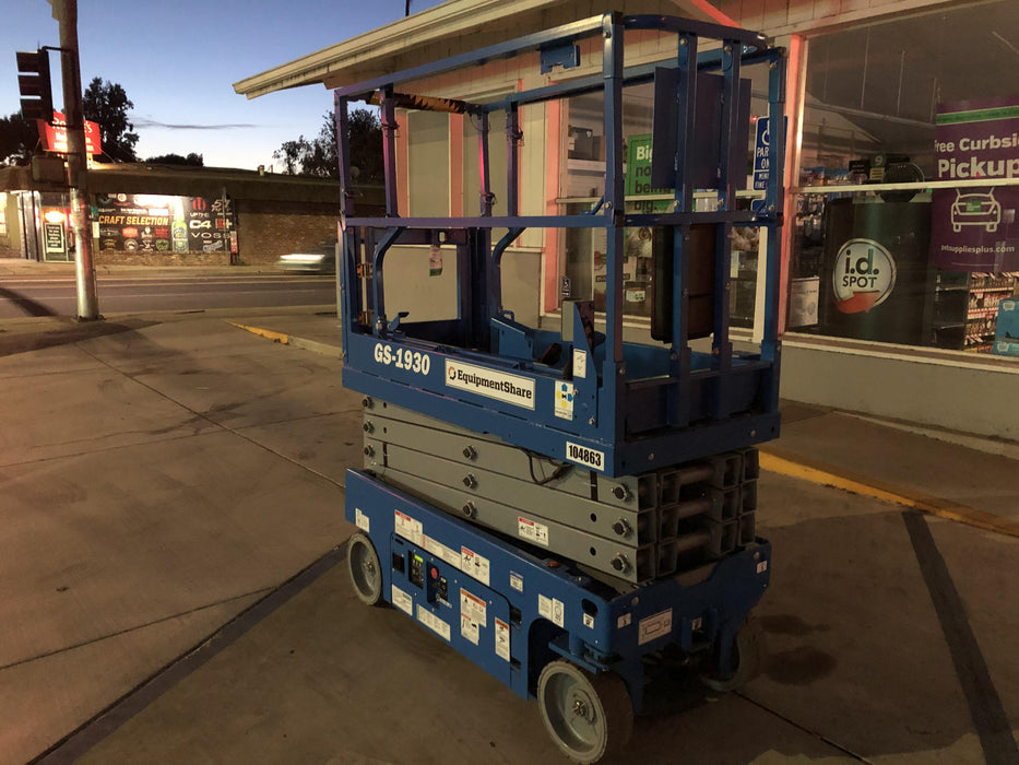 2020 Genie GS-1930 Solid Non Marking Tires, Beacon, Folding rails with half height swing gate, 800W Inverter