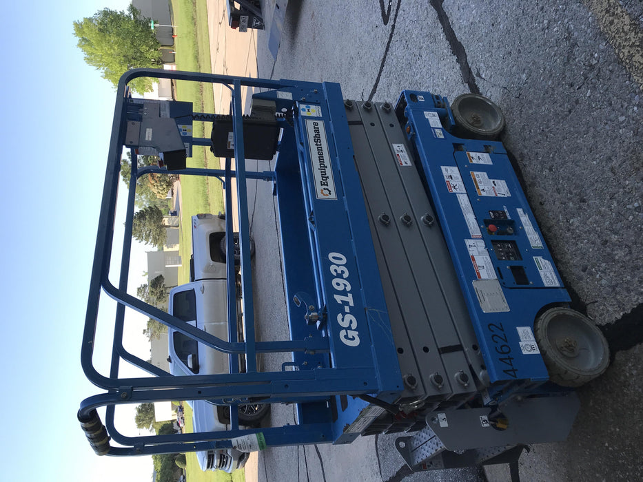 2019 Genie GS-1930 Fixed rails with chain Entry