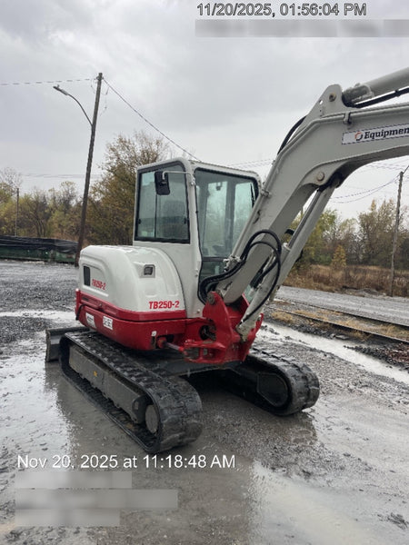 2023 TAKEUCHI TB250-2CR