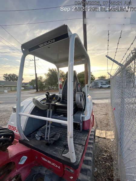 2021 TAKEUCHI TB250-2