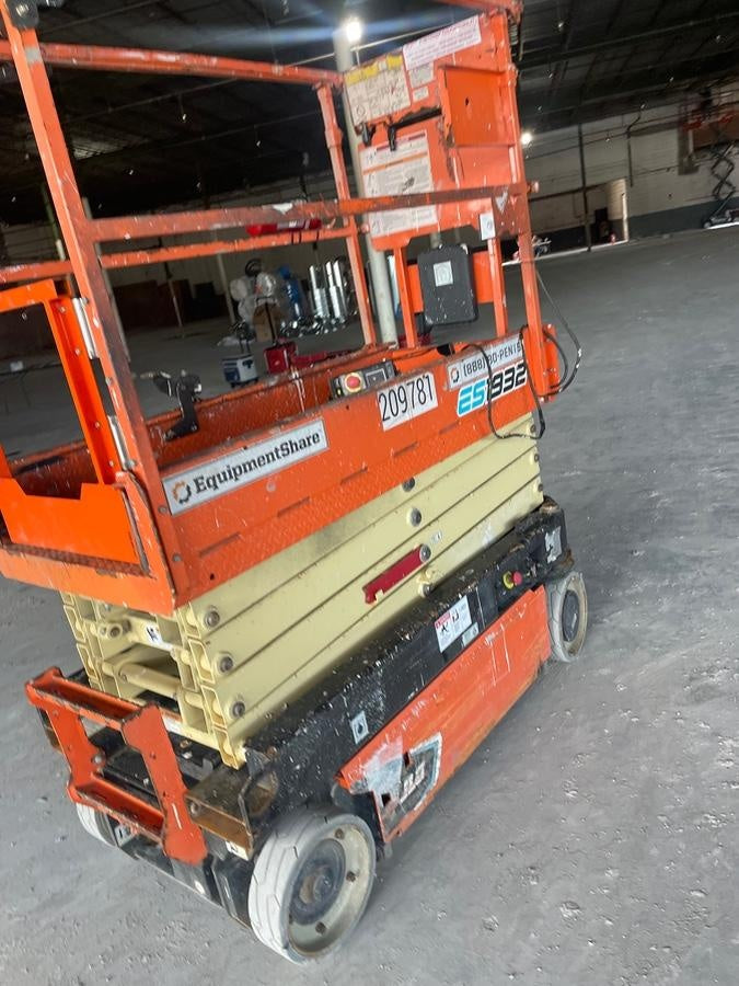 2022 JLG ES1932