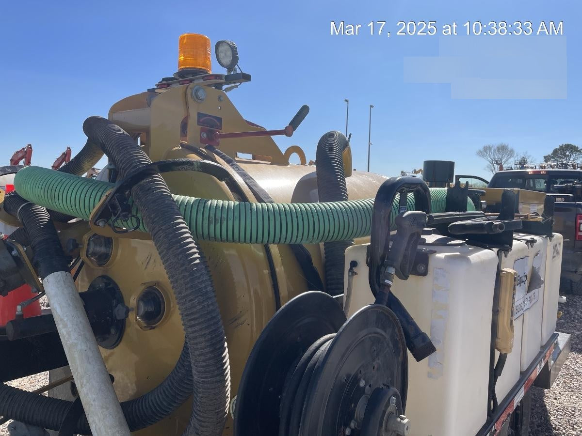 2023 Vac-Tron LP573XDT T4 Koehler Diesel Engine, 500 Gallon Debris Tank, x2 100 Gallon Water Tanks