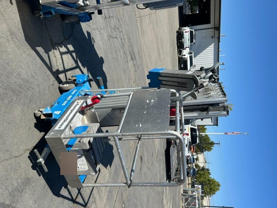 2019 GENIE AWP-30S