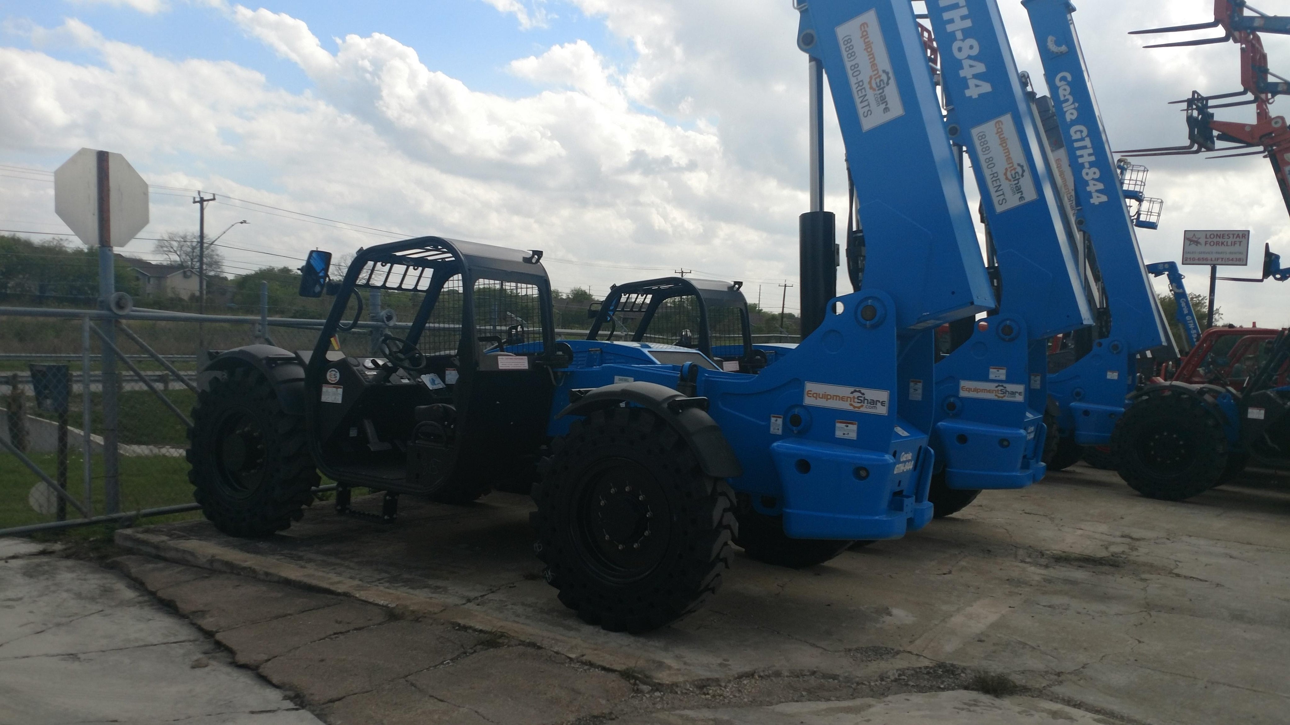 2017 GENIE GTH-844