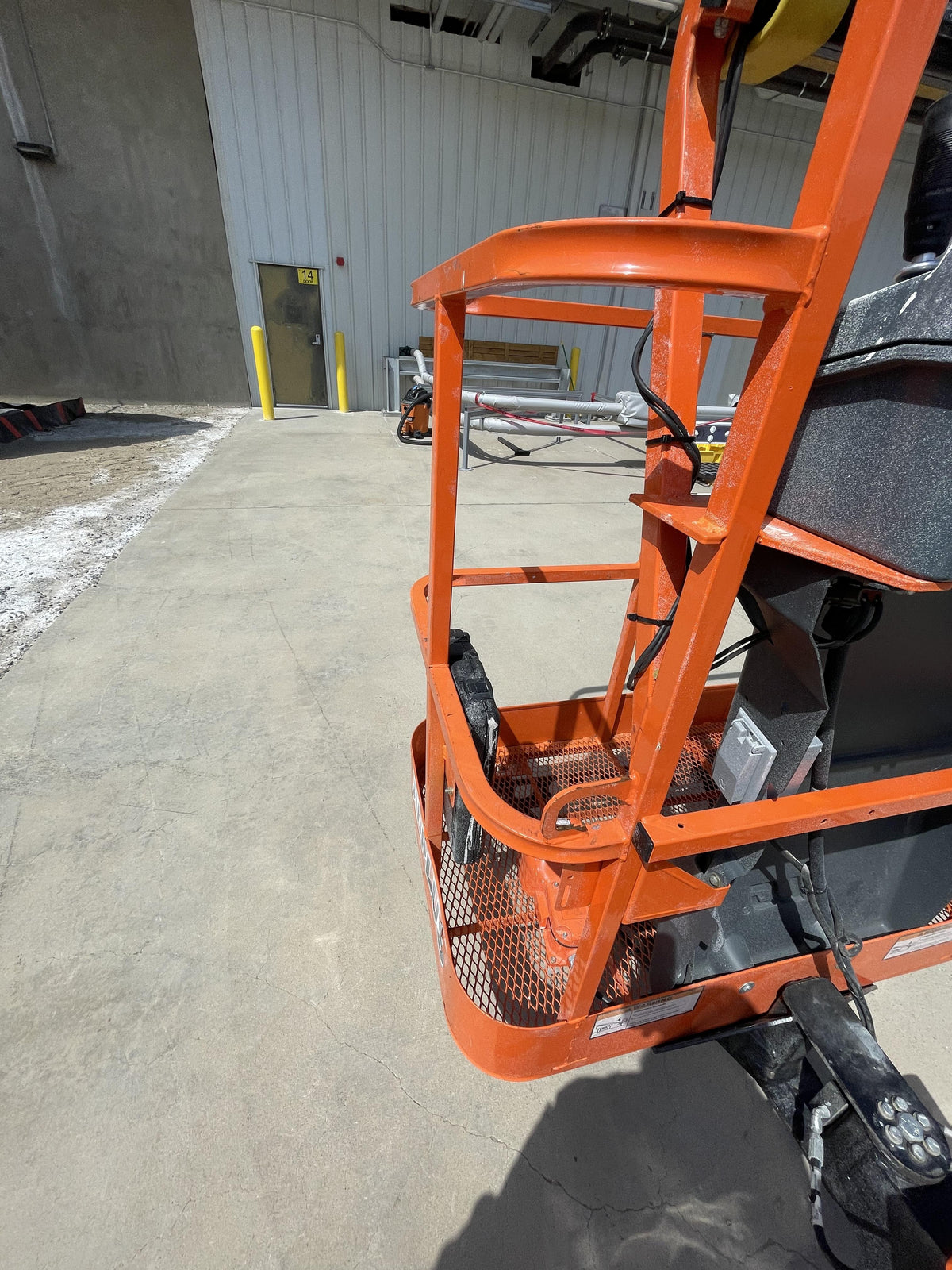 2019 JLG E300AJP