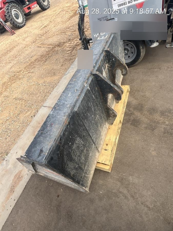 2019 ARROW MATERIAL HANDLING Telehandler Bucket Pin-On