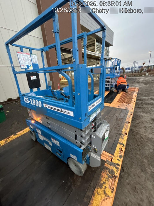 2020 Genie GS-1930 Solid Non Marking Tires, Beacon, Folding rails with half height swing gate, 800W Inverter