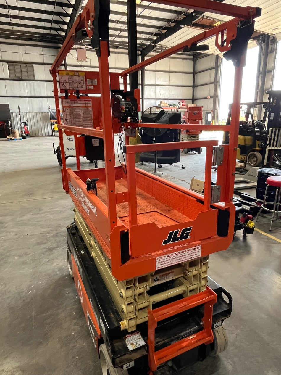 2023 JLG ES1932