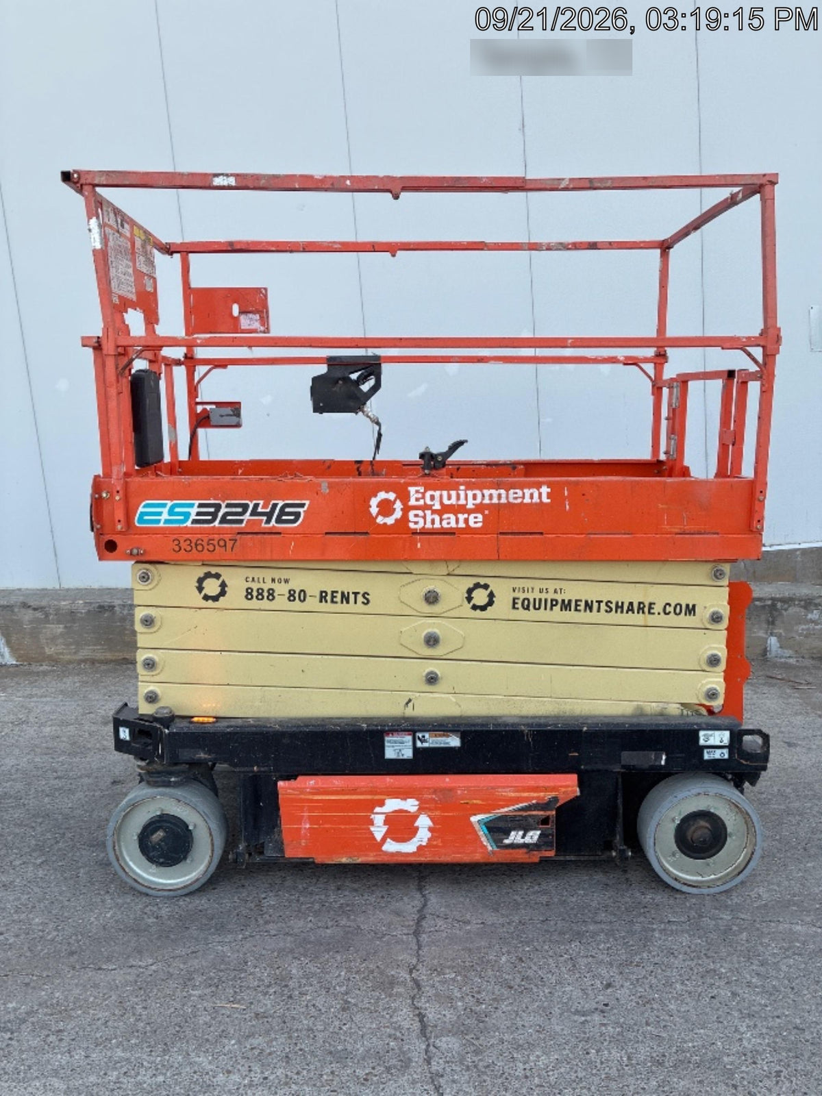 2023 JLG ES3246