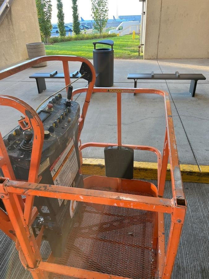 2019 JLG E300AJP