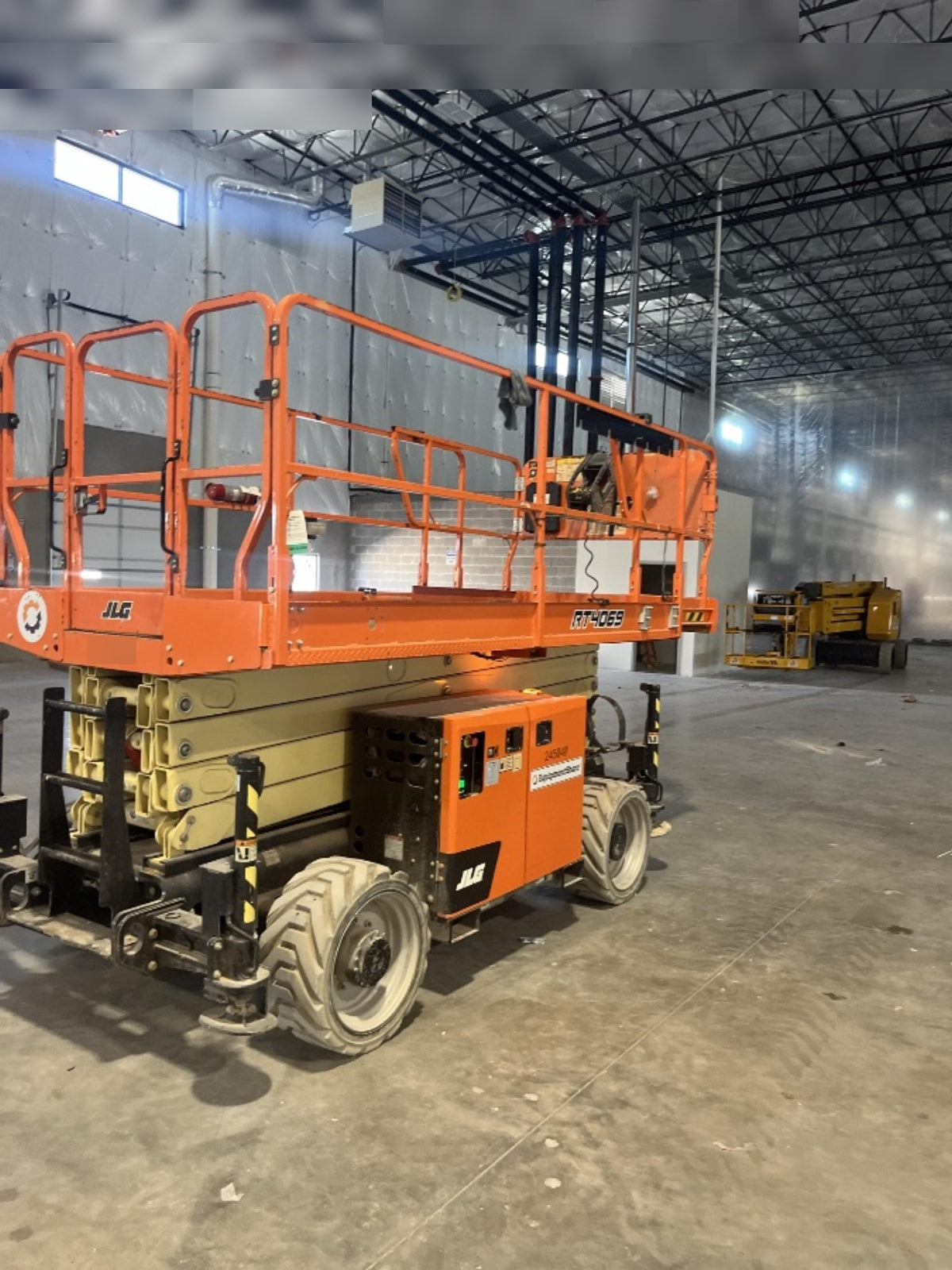 2022 JLG RT4069