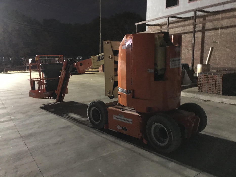 2019 JLG E300AJP