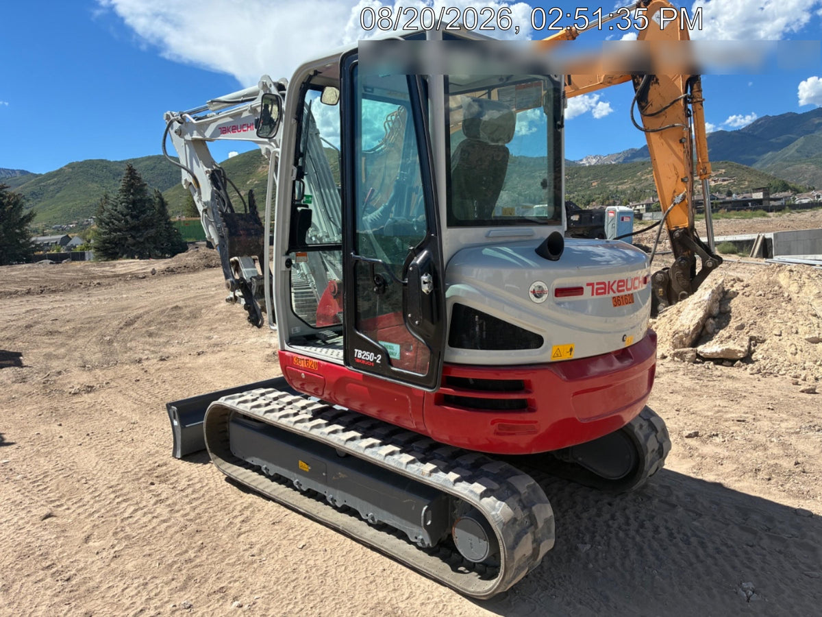2023 TAKEUCHI TB250-2C