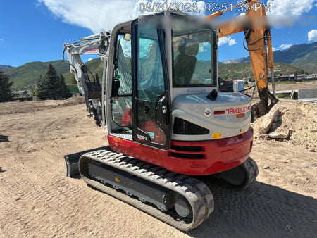 2023 TAKEUCHI TB250-2C