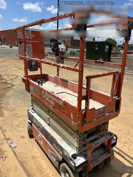 2023 JLG ES1932
