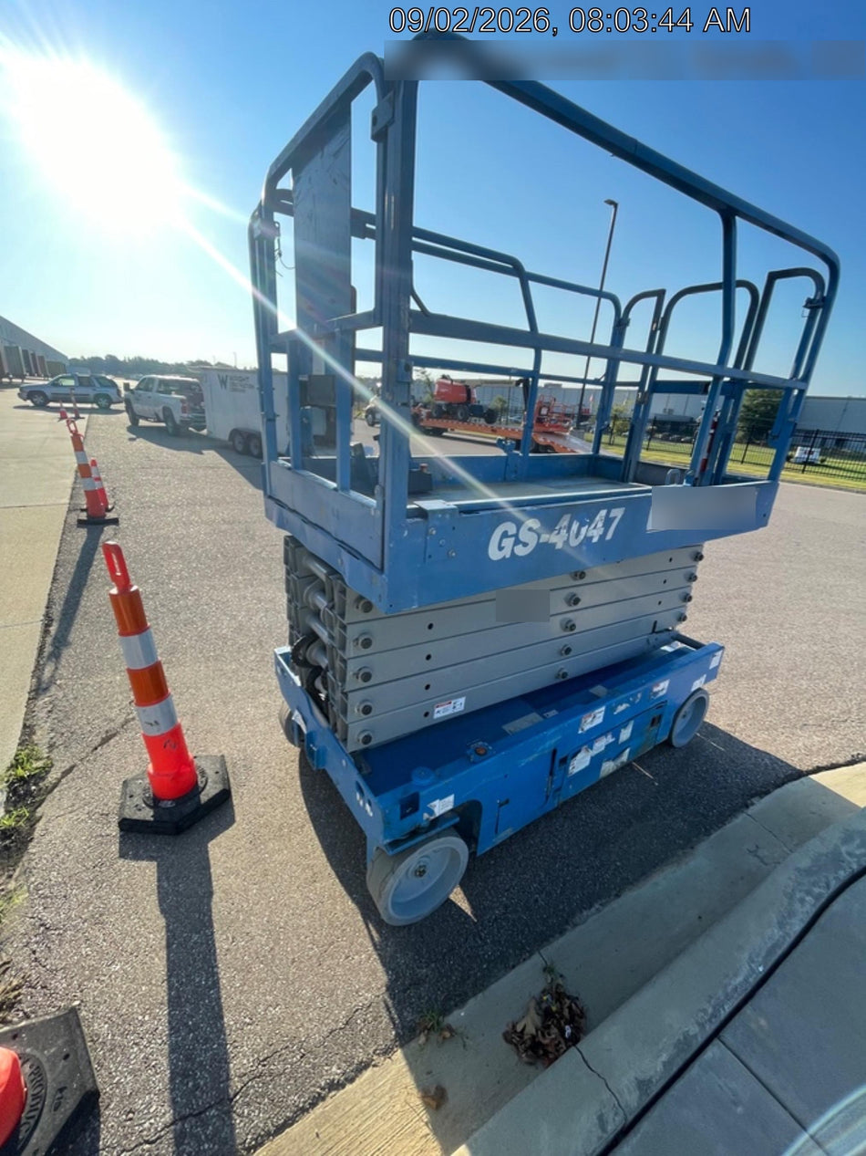 2019 Genie GS-4047 Folding rails with half height swing gate
