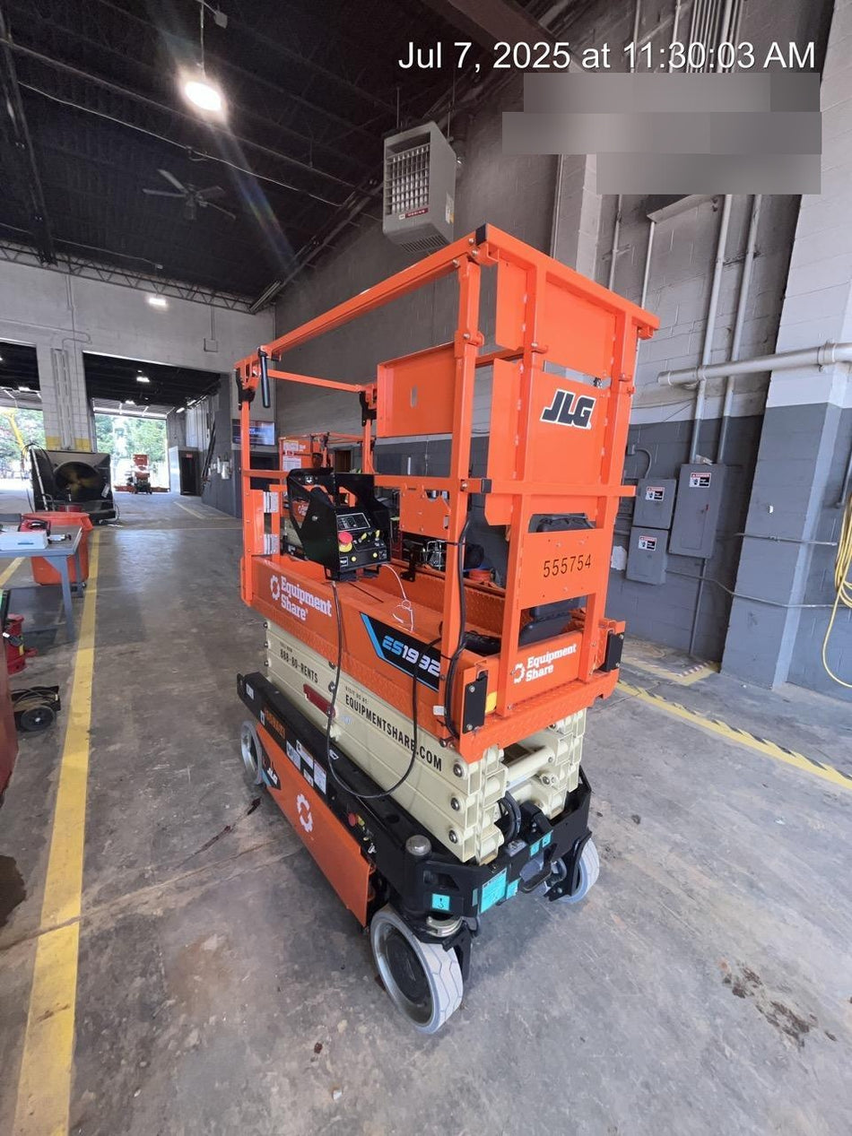 2025 JLG ES1932