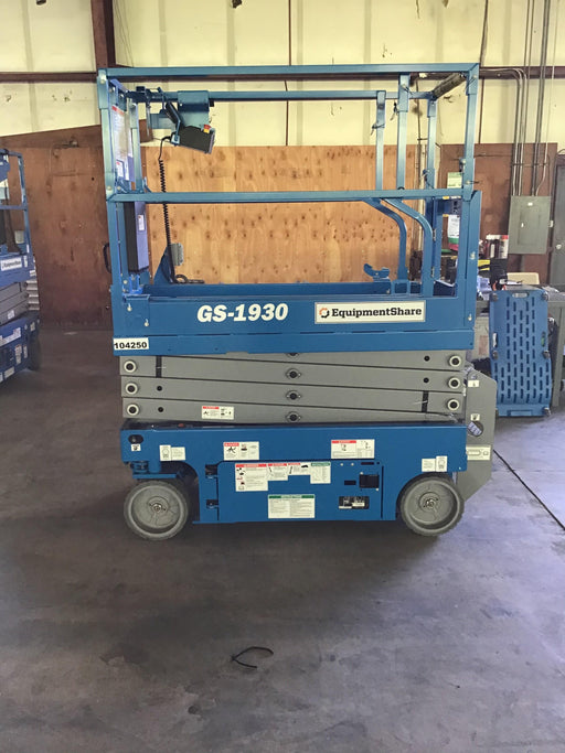 2020 Genie GS-1930 Solid Non Marking Tires, Beacon, Folding rails with half height swing gate, 800W Inverter